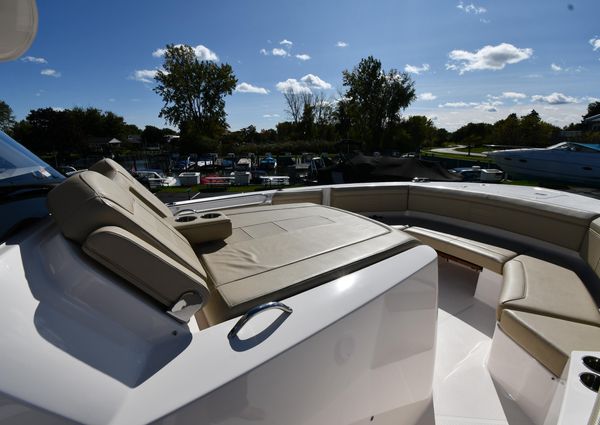 Pursuit S-368-SPORT image