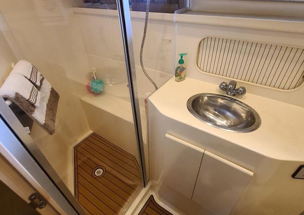 Carver 405-DOUBLE-CABIN-MOTOR-YACHT image