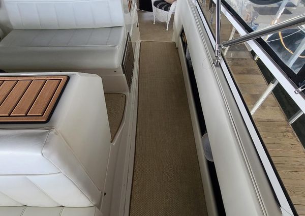 Carver 405-DOUBLE-CABIN-MOTOR-YACHT image