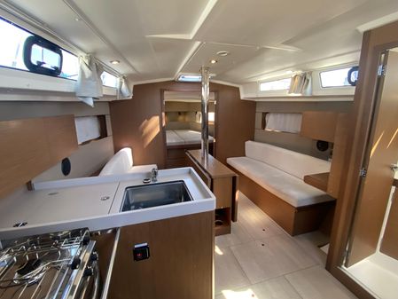 Beneteau Oceanis 38.1 image