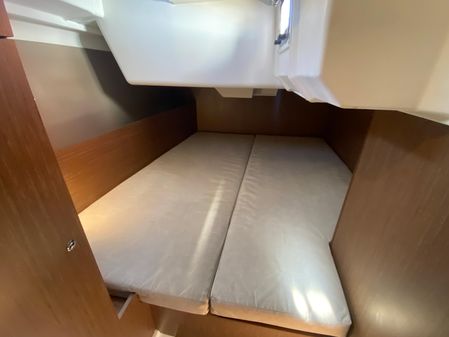 Beneteau Oceanis 38.1 image