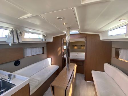 Beneteau Oceanis 38.1 image