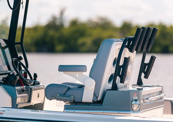 Cobia 285-OPEN-CENTER-CONSOLE image