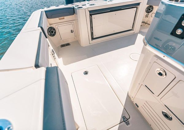 Cobia 285-OPEN-CENTER-CONSOLE image