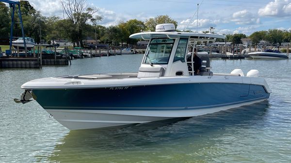 Boston Whaler 330 Outrage 