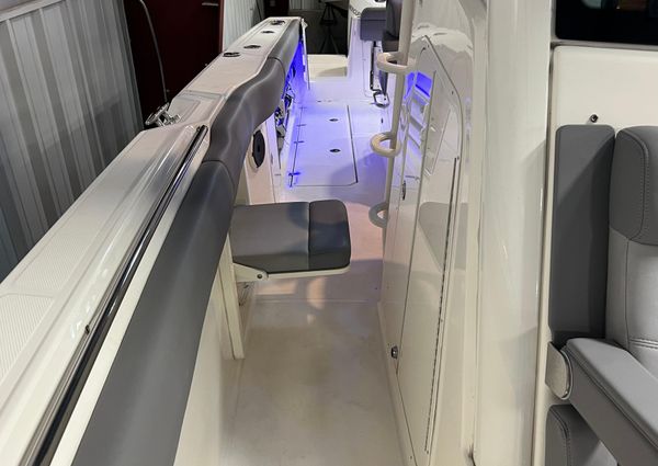 Boston Whaler 330 Outrage image