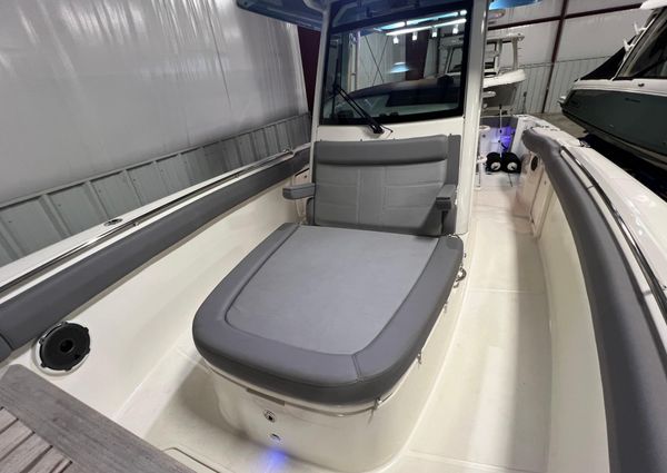 Boston Whaler 330 Outrage image