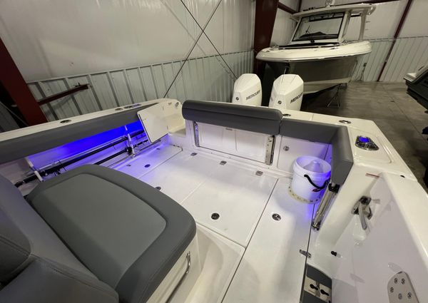 Boston Whaler 330 Outrage image