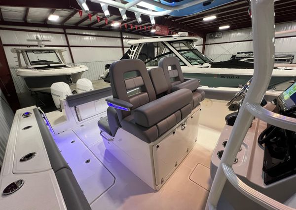 Boston Whaler 330 Outrage image