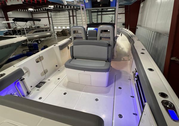 Boston Whaler 330 Outrage image