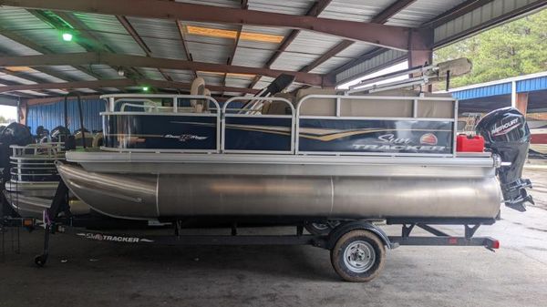 Sun Tracker BASS BUGGY 16 XL SELECT