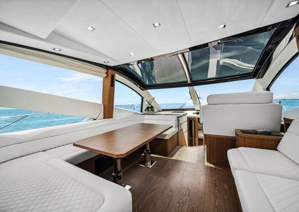 Galeon 560 Sky image