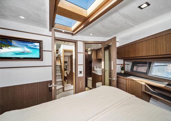 Galeon 560 Sky image