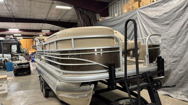 Sun Tracker SportFish 20 DLX