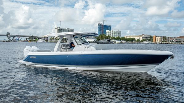 Intrepid 345 Nomad SE