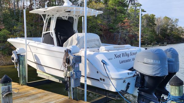 Robalo R300 Center Console