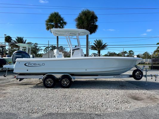 Robalo 246-CAYMAN - main image