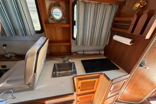 Ranger Tugs R-25 image