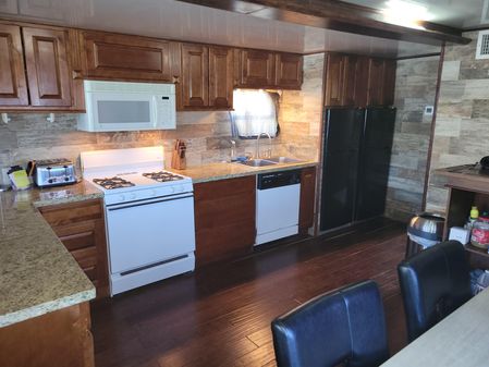 Fun-country VIP-65-HOUSEBOAT image