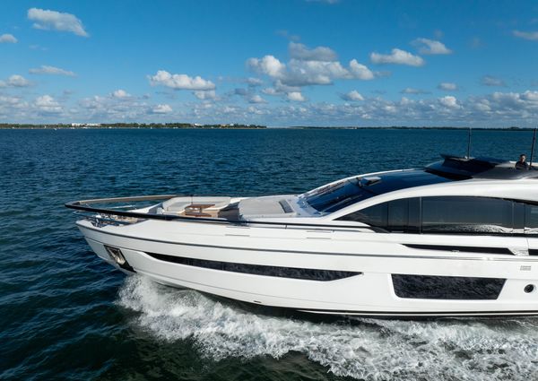 Azimut S10 image