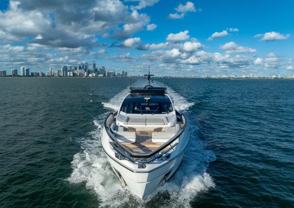 Azimut S10 image