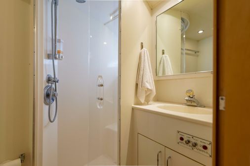 Hatteras 52 Sport Deck Motor Yacht image