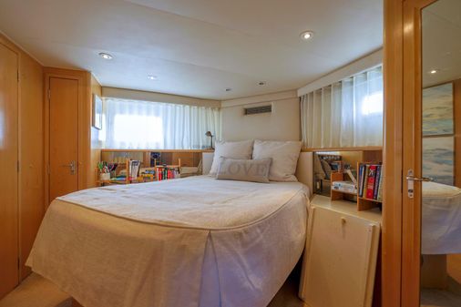 Hatteras 52 Sport Deck Motor Yacht image