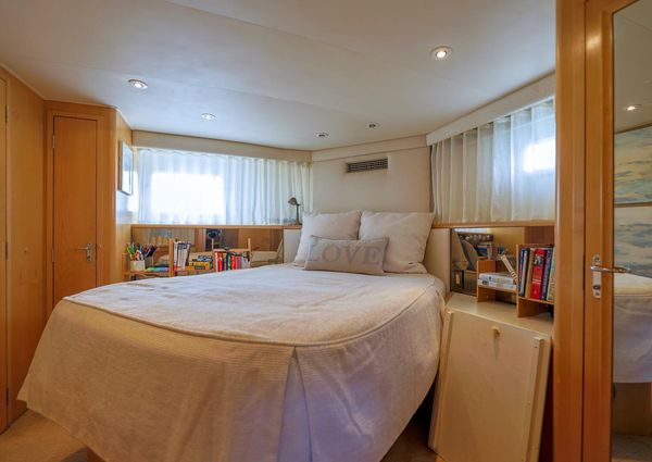 Hatteras 52 Sport Deck Motor Yacht image