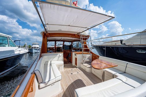 Hinckley Talaria 43 FB image