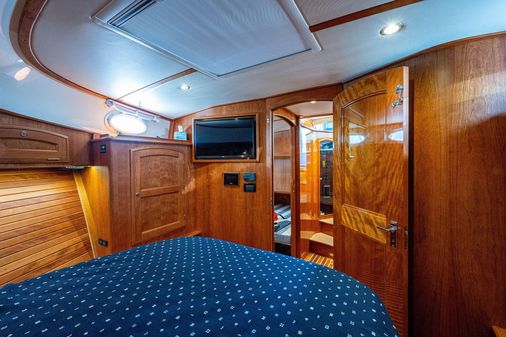 Hinckley Talaria 43 FB image