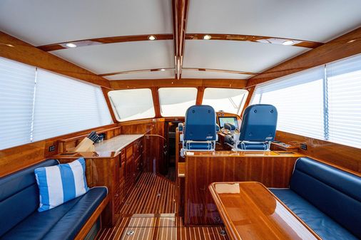 Hinckley Talaria 43 FB image