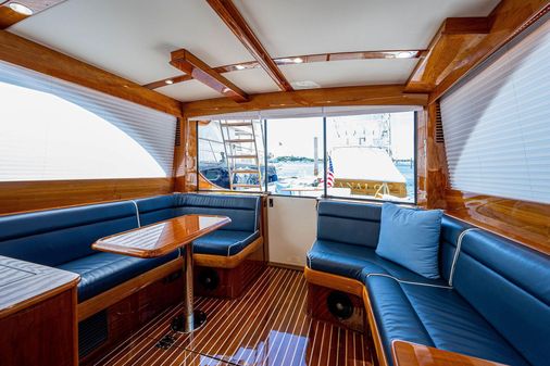 Hinckley Talaria 43 FB image