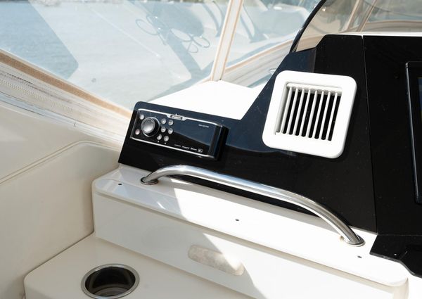 Sea Ray 560 Sedan Bridge image