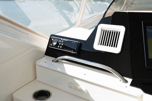 Sea Ray 560 Sedan Bridge image