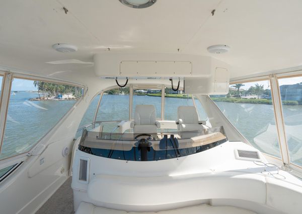 Sea Ray 560 Sedan Bridge image