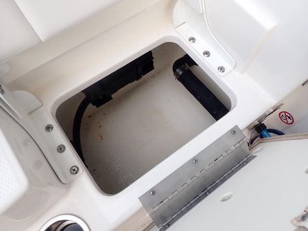 Robalo R180 Center Console image