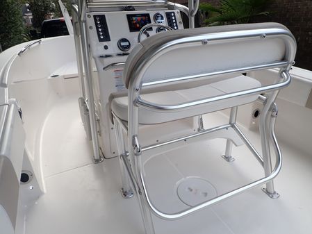 Robalo R180 Center Console image