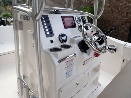 Robalo R180 Center Console image