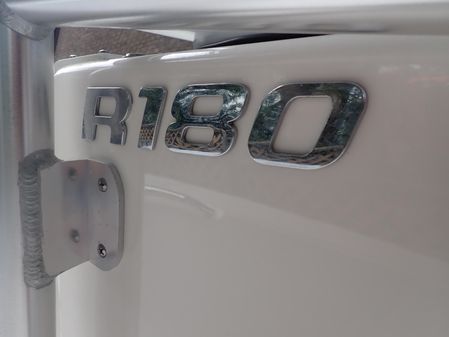 Robalo R180 Center Console image