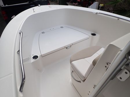 Robalo R180 Center Console image