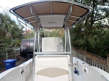 Robalo R180 Center Console image