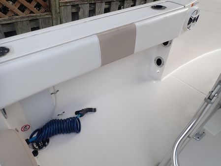 Robalo R180 Center Console image