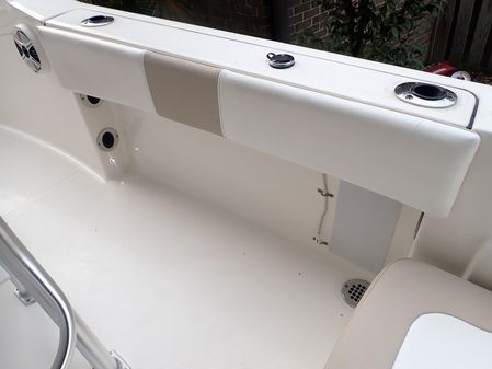 Robalo R180 Center Console image