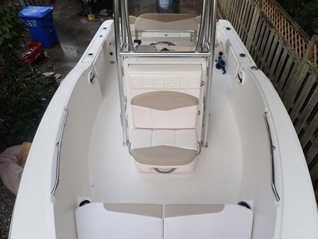 Robalo R180 Center Console image