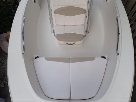 Robalo R180 Center Console image