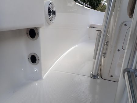 Robalo R180 Center Console image