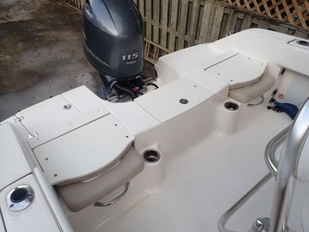 Robalo R180 Center Console image