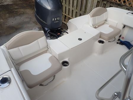 Robalo R180 Center Console image