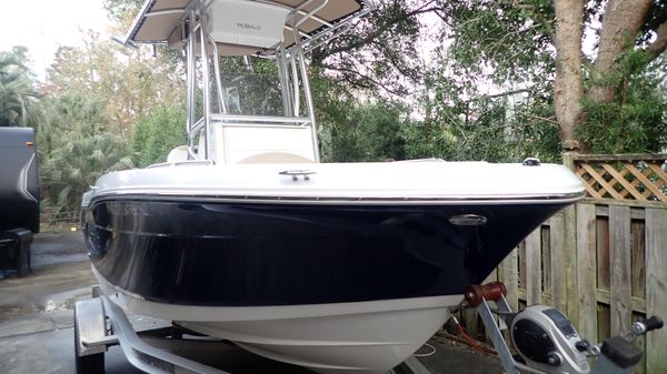 Robalo R180 Center Console 