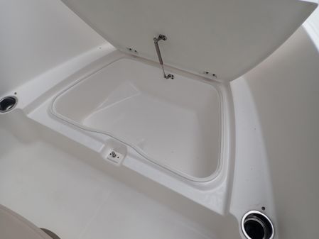 Robalo R180 Center Console image